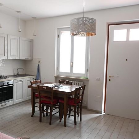 N080 - Numana, Bilocale Con Terrazzo In Centro Appartement Sirolo Buitenkant foto