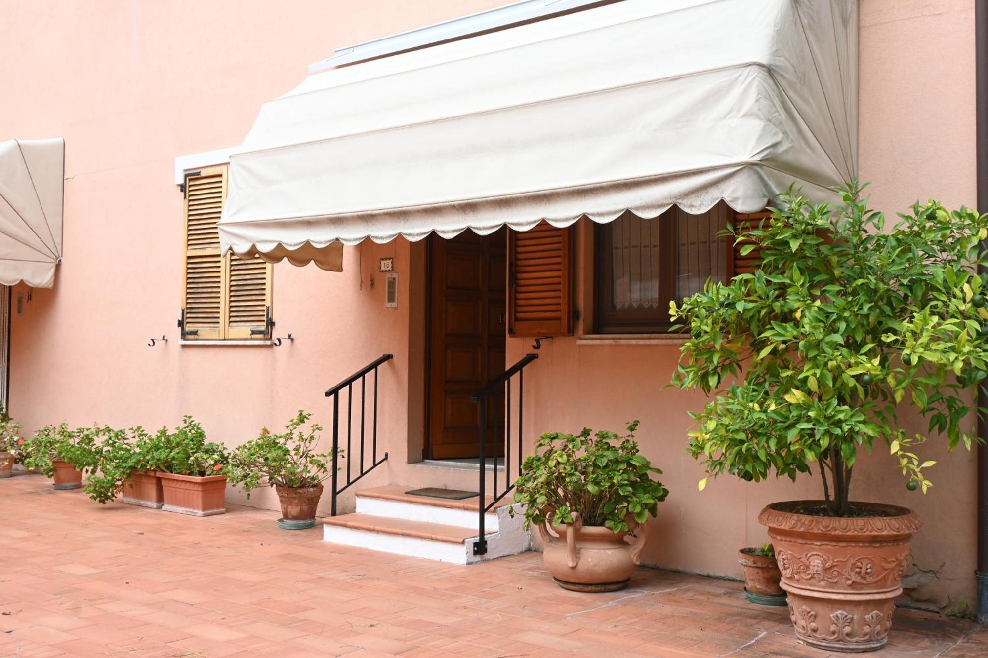 N080 - Numana, Bilocale Con Terrazzo In Centro Appartement Sirolo Buitenkant foto