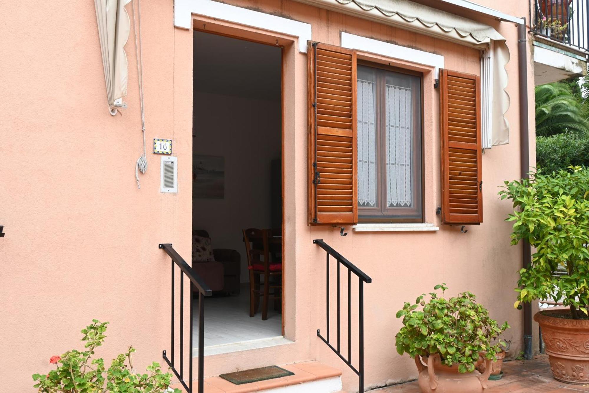 N080 - Numana, Bilocale Con Terrazzo In Centro Appartement Sirolo Buitenkant foto
