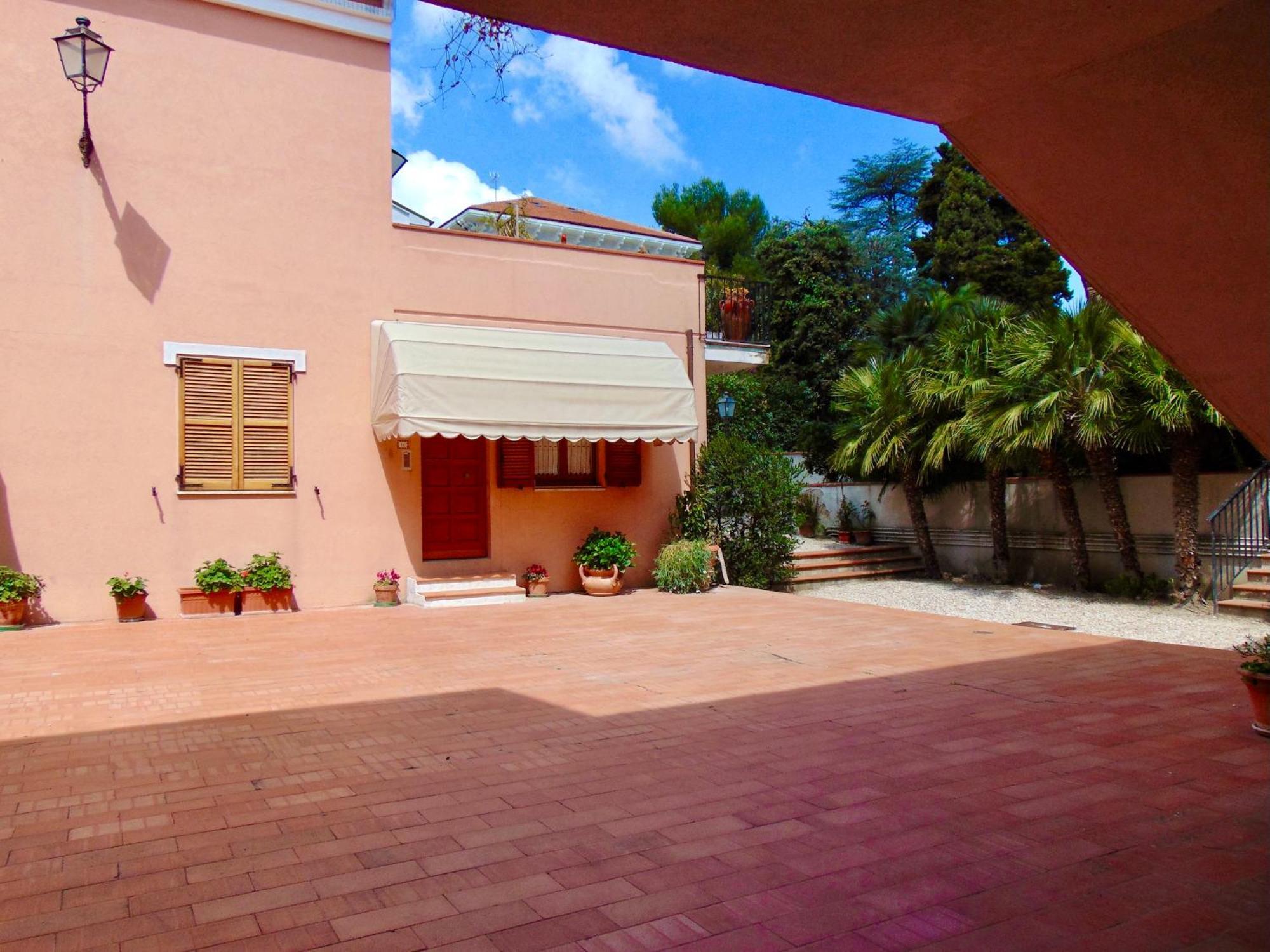 N080 - Numana, Bilocale Con Terrazzo In Centro Appartement Sirolo Buitenkant foto